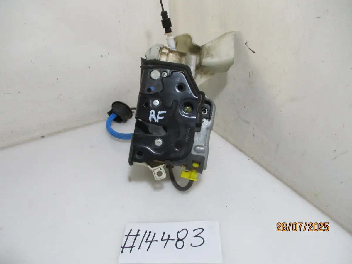 2015 AUDI A4 (B8) 2.0TDI RF DOOR LOCK