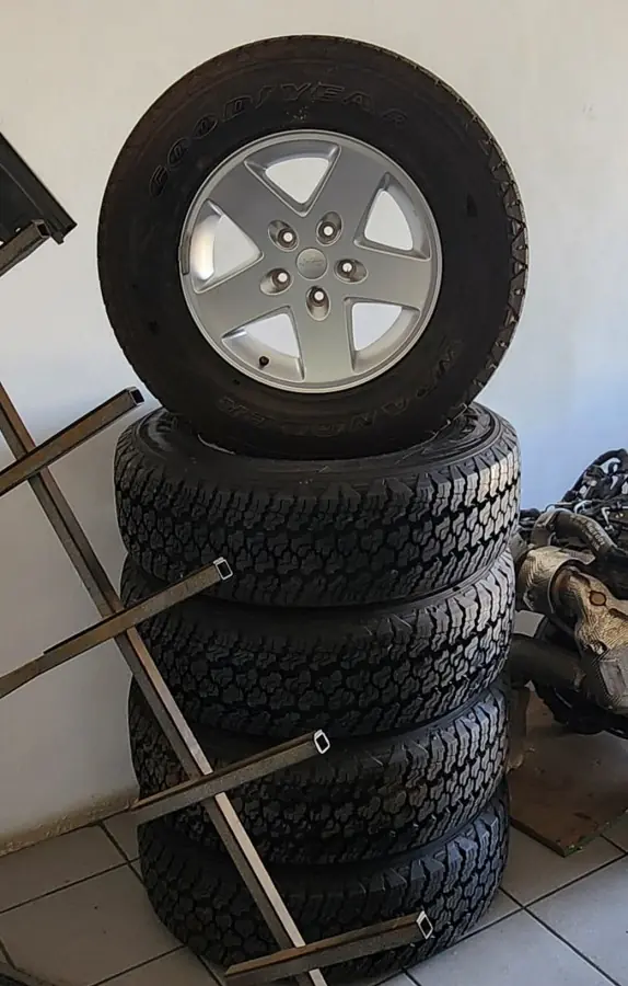 JEEP WRANGLER RIMS AND TYRES