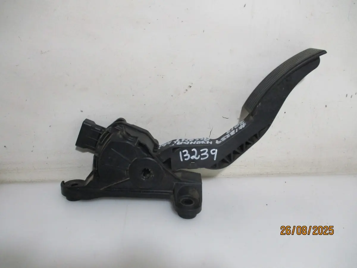 2012 HYUNDAI ACCENT 1.6I SEDAN ACCELERATOR PEDAL