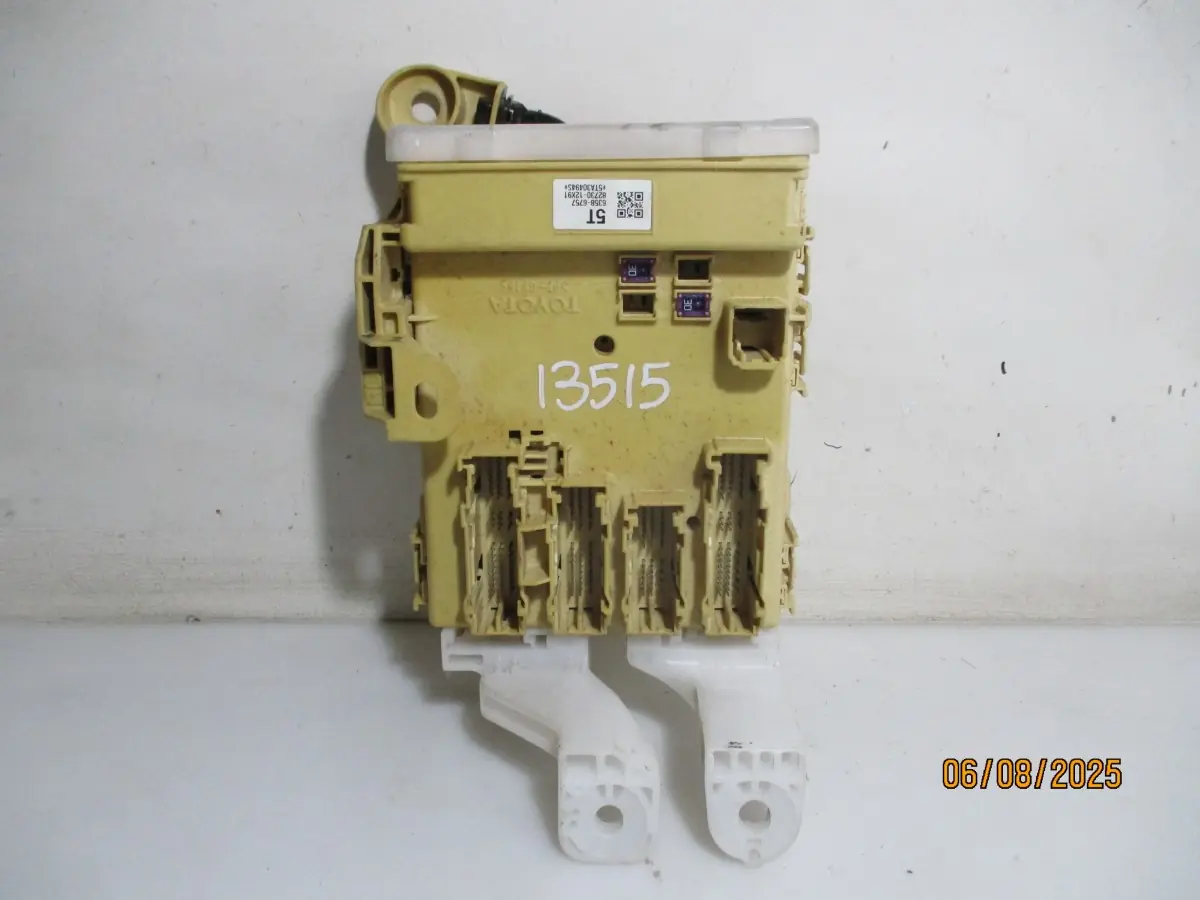 2016 TOYOTA AURIS 1.6 XS JUNCTION BOX
