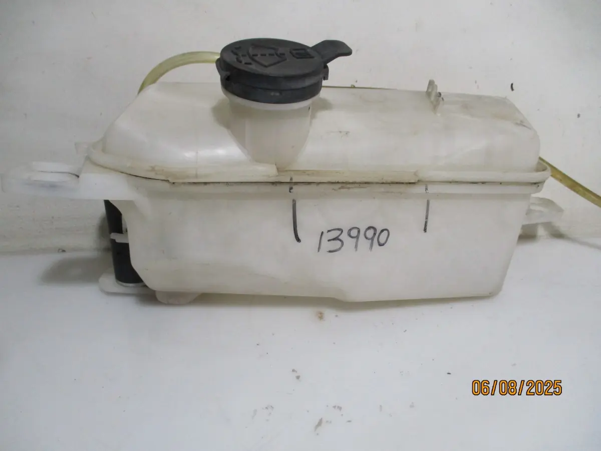 2022 RENAULT TRIBER 1.0I WINDSCREEN WASHER BOTTLE