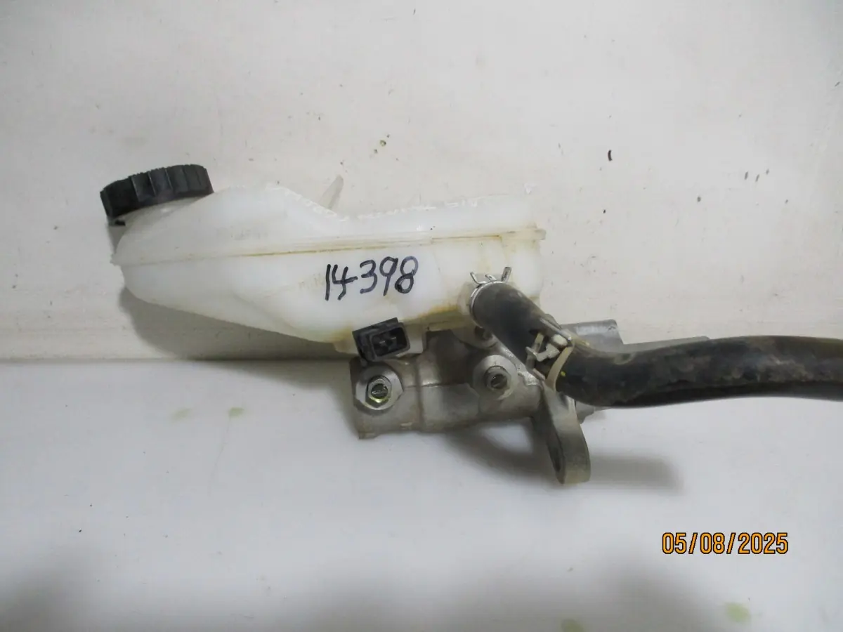 2015 TOYOTA COROLLA 1.3I PRESTIGE BRAKE MASTER CYLINDER