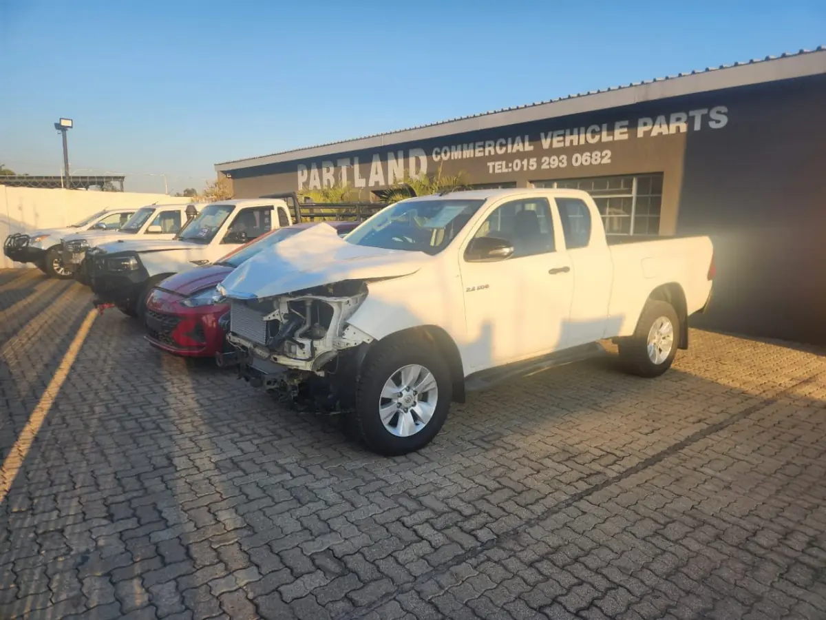 2017 TOYOTA HILUX 2.4 GD6 SRX P/U E/CAB REBUILD