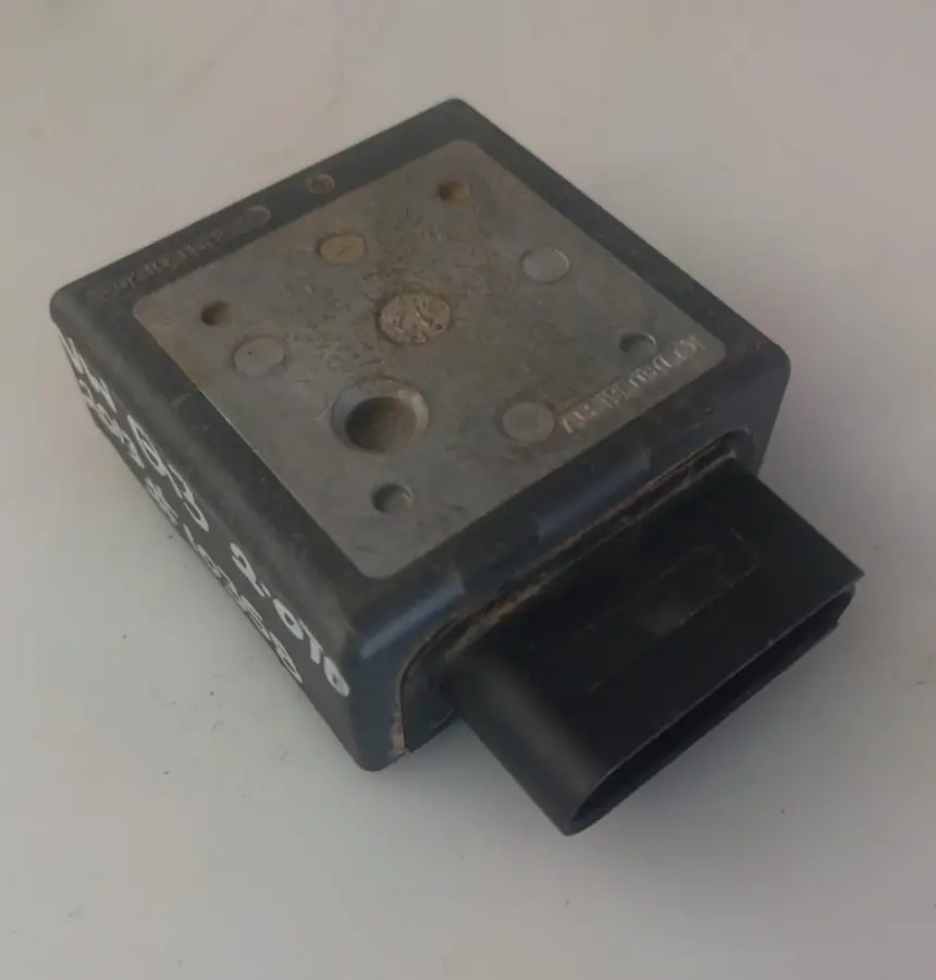 2013 AUDI Q3 2.0TDI FUEL PUMP CONTROL MODULE