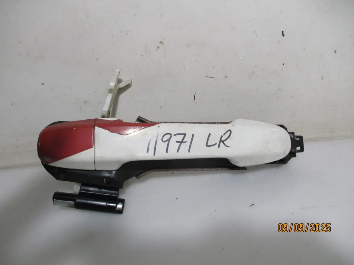2015 TOYOTA AURIS X 1.6I H/B LR DOOR HANDLE