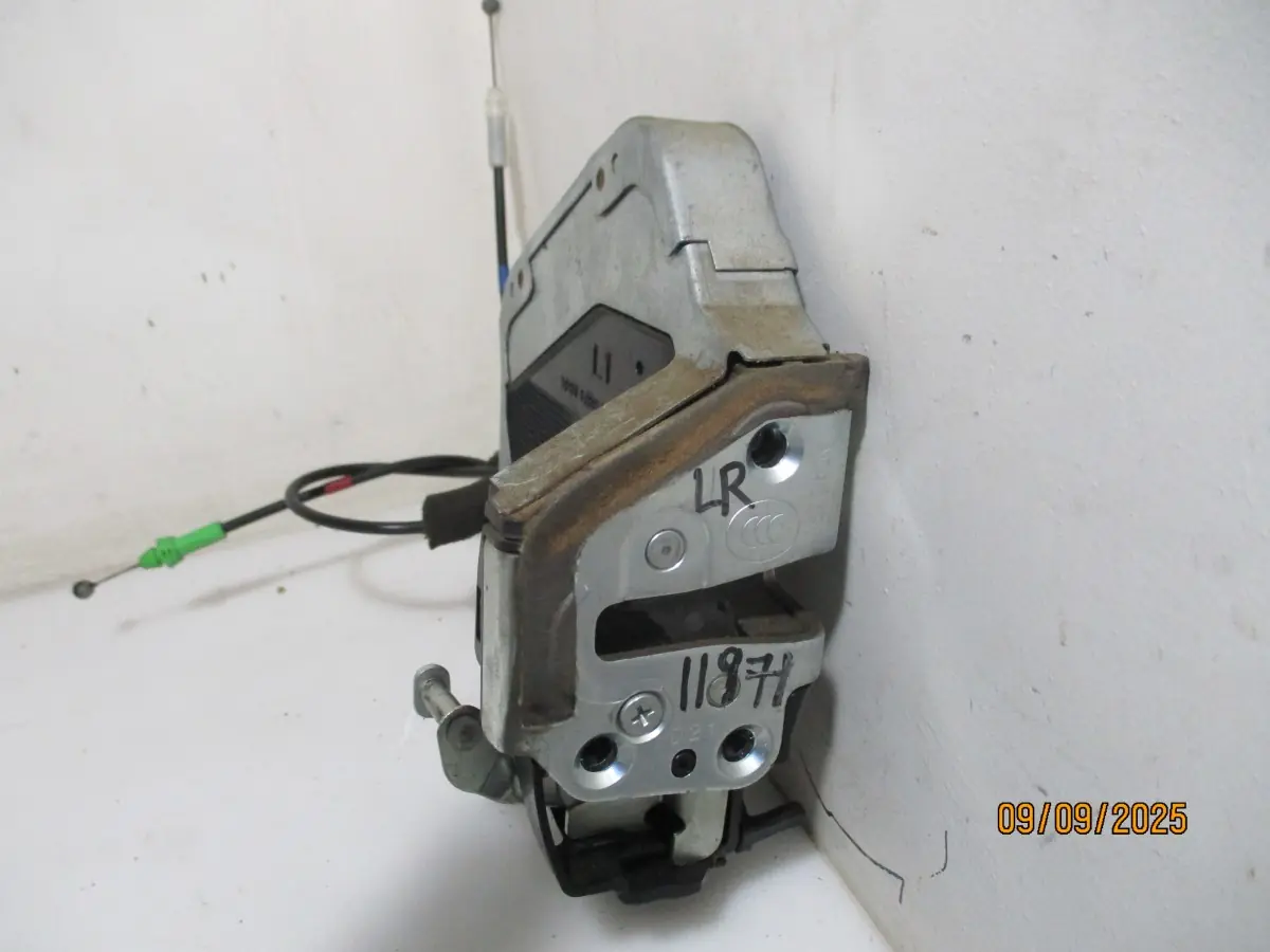 2015 TOYOTA AURIS X 1.6I H/B LR DOOR LOCK