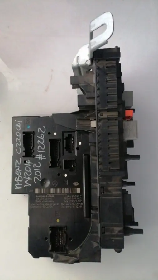 2012 MERCEDES-BENZ W204 REAR SAM CONTROL  WITH FUSE BOX