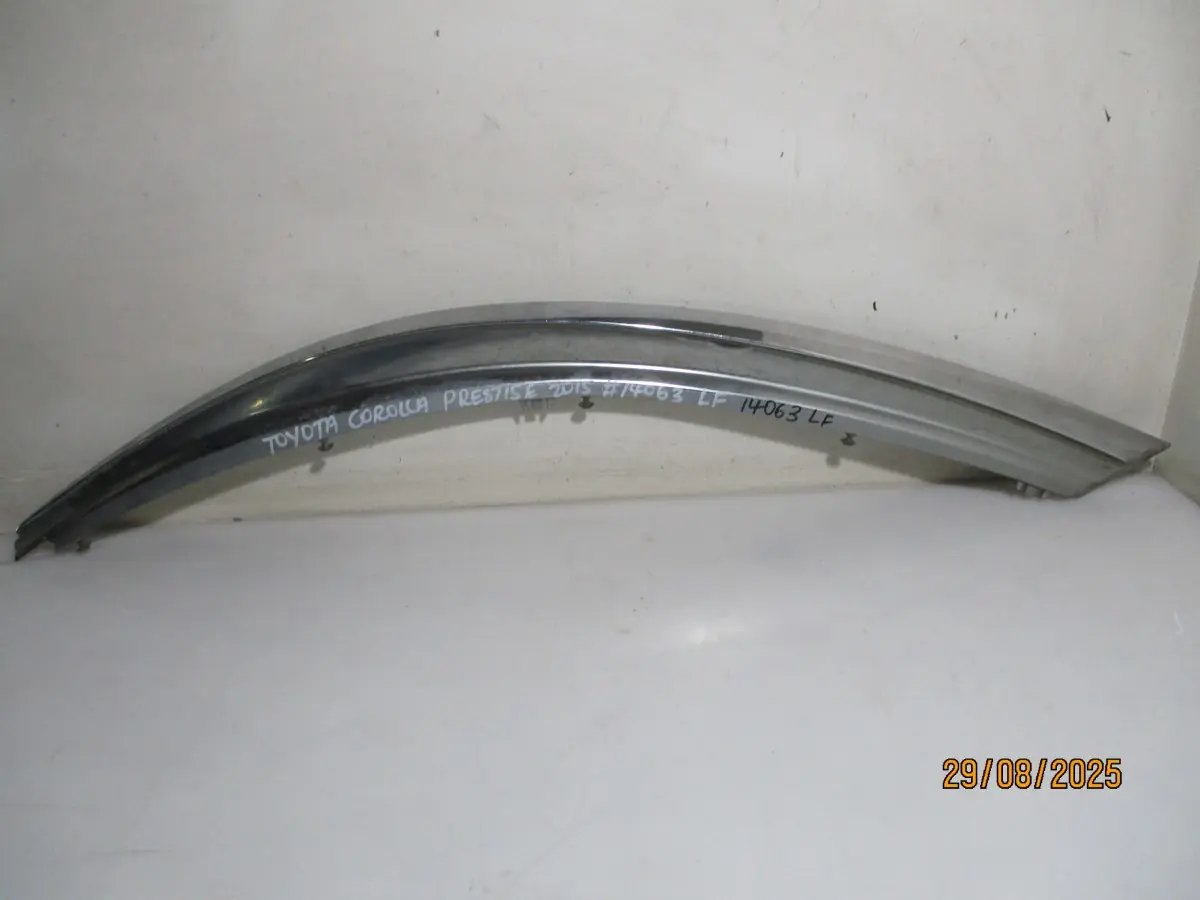 2015 TOYOTA COROLLA 1.4D PRESTIGE LH HEADLAMP MOULDING