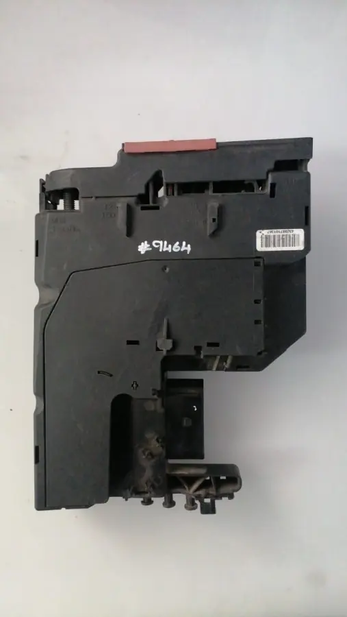 2010 MERCEDES BENZ W204 C180 JUNCTION BOX