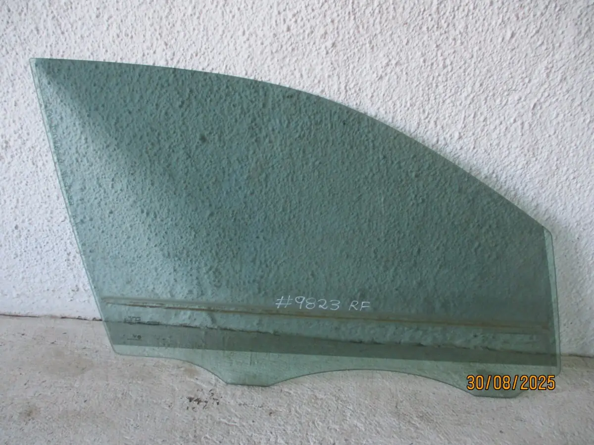 2013 VW TOUAREG 3.0TDI RF DOOR GLASS