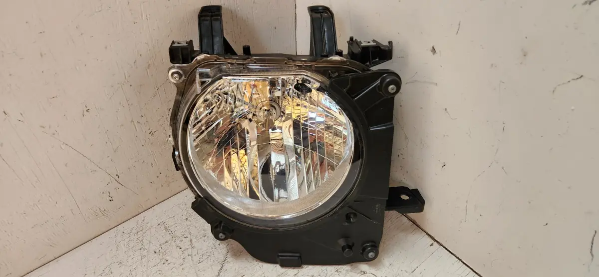 24- TOYOTA LANDCRUISER HEADLAMP RH