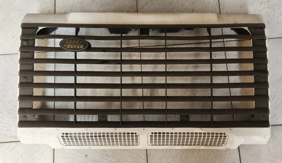 LAND ROVER DEFENDER 110 FRONT GRILLE