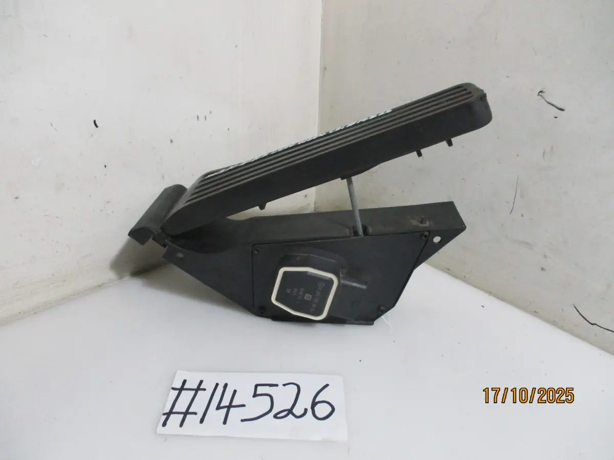 2013 MERCEDES BENZ C200 CDI W204 BLUEEFFICIENCY A/T ACCELERATOR PEDAL