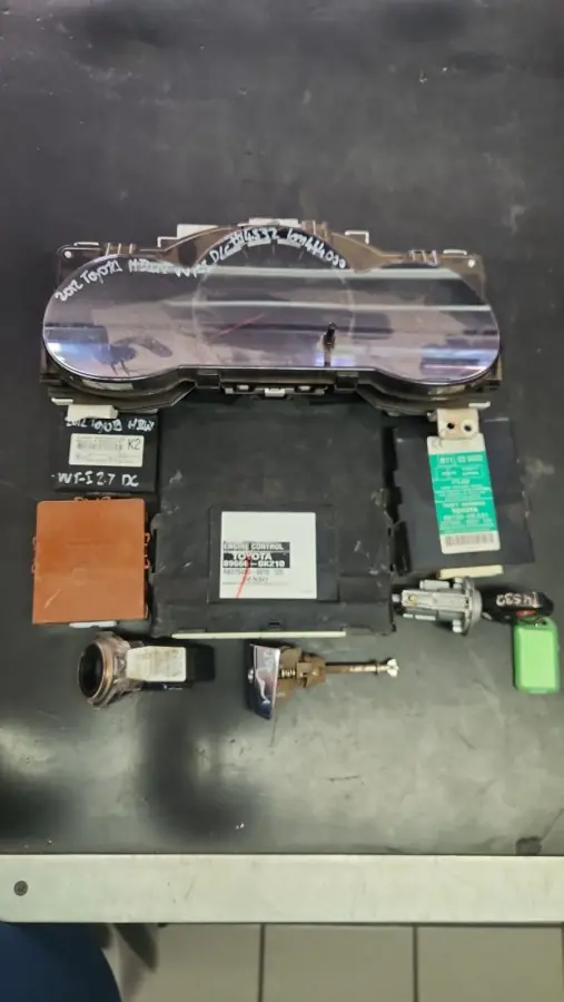 2012 TOYOTA HILUX 2.7 VVTi RAIDER R/B D/C LOCKSET