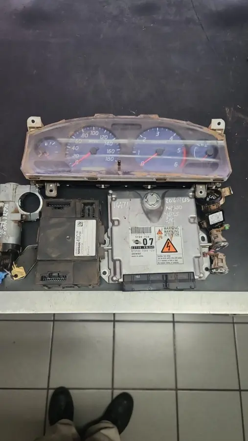 2018 NISSAN NP 300 HARDBODY 2.5 S/C LOCKSET