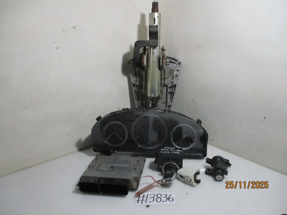2008 MERCEDES BENZ W204 C200K LOCKSET