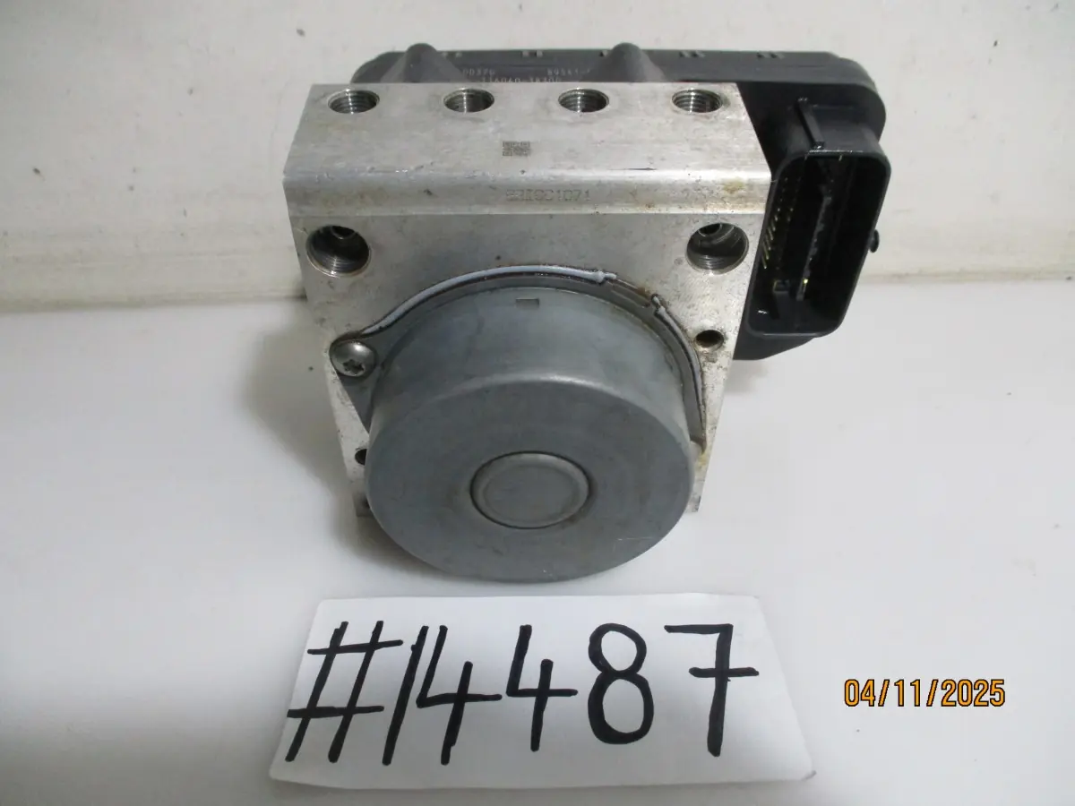 2019 TOYOTA YARIS 1.5I XS CVT H/B ABS PUMP