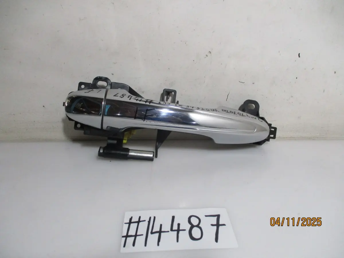 2019 TOYOTA YARIS 1.5I XS CVT H/B LF DOOR HANDLE