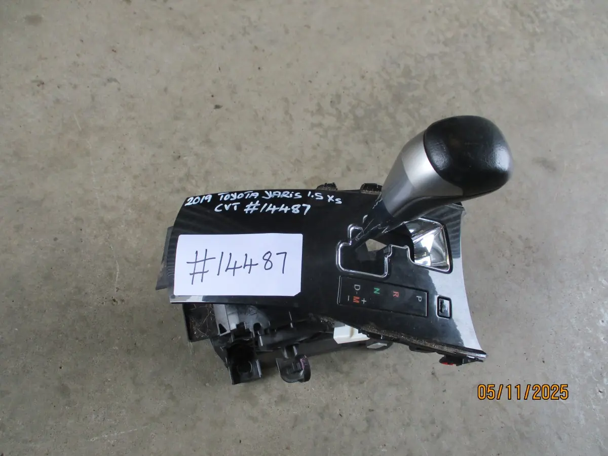 2019 TOYOTA YARIS 1.5I H/B AUTO GEARLEVER + LINK