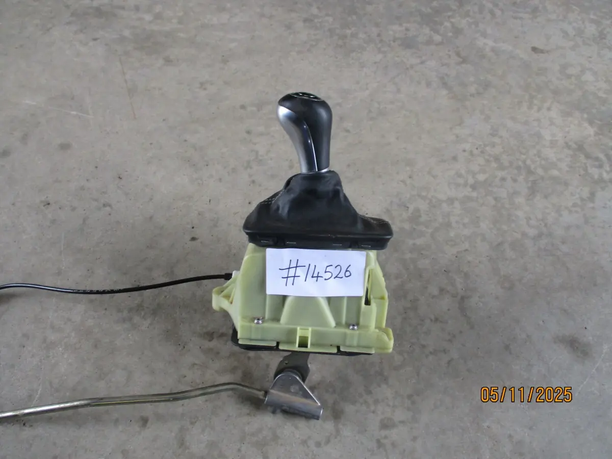 2013 MERCEDES-BENZ W204 C200 CDI GEARLEVER + LINKS