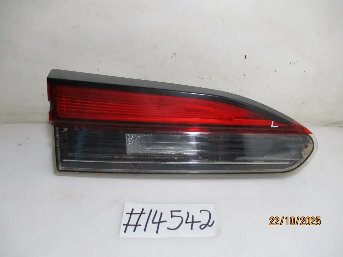 2023 TOYOTA COROLLA CROSS 1.8I XR CVT LR BOOTLAMP