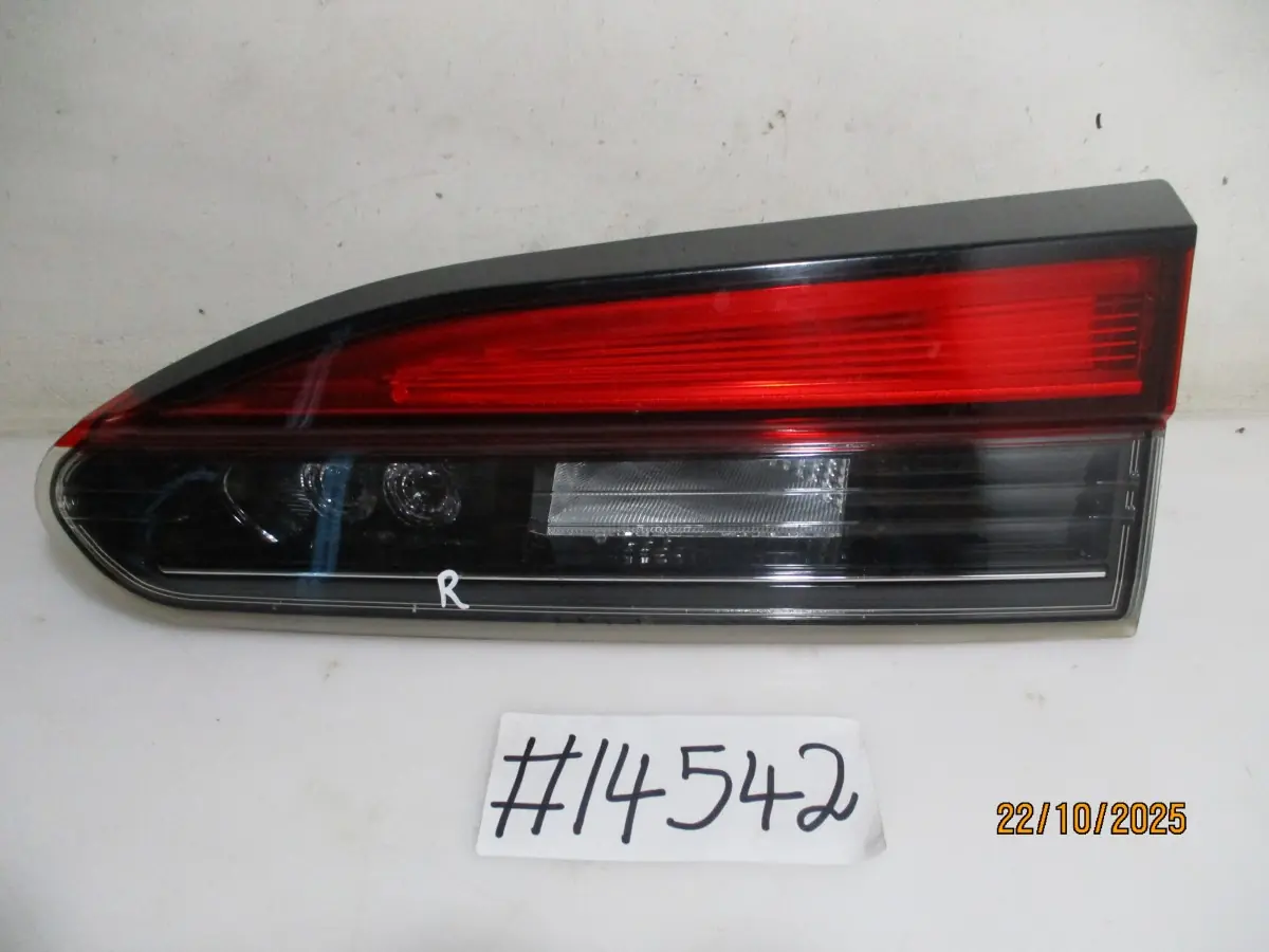 2023 TOYOTA COROLLA CROSS 1.8I XR CVT RR BOOTLAMP