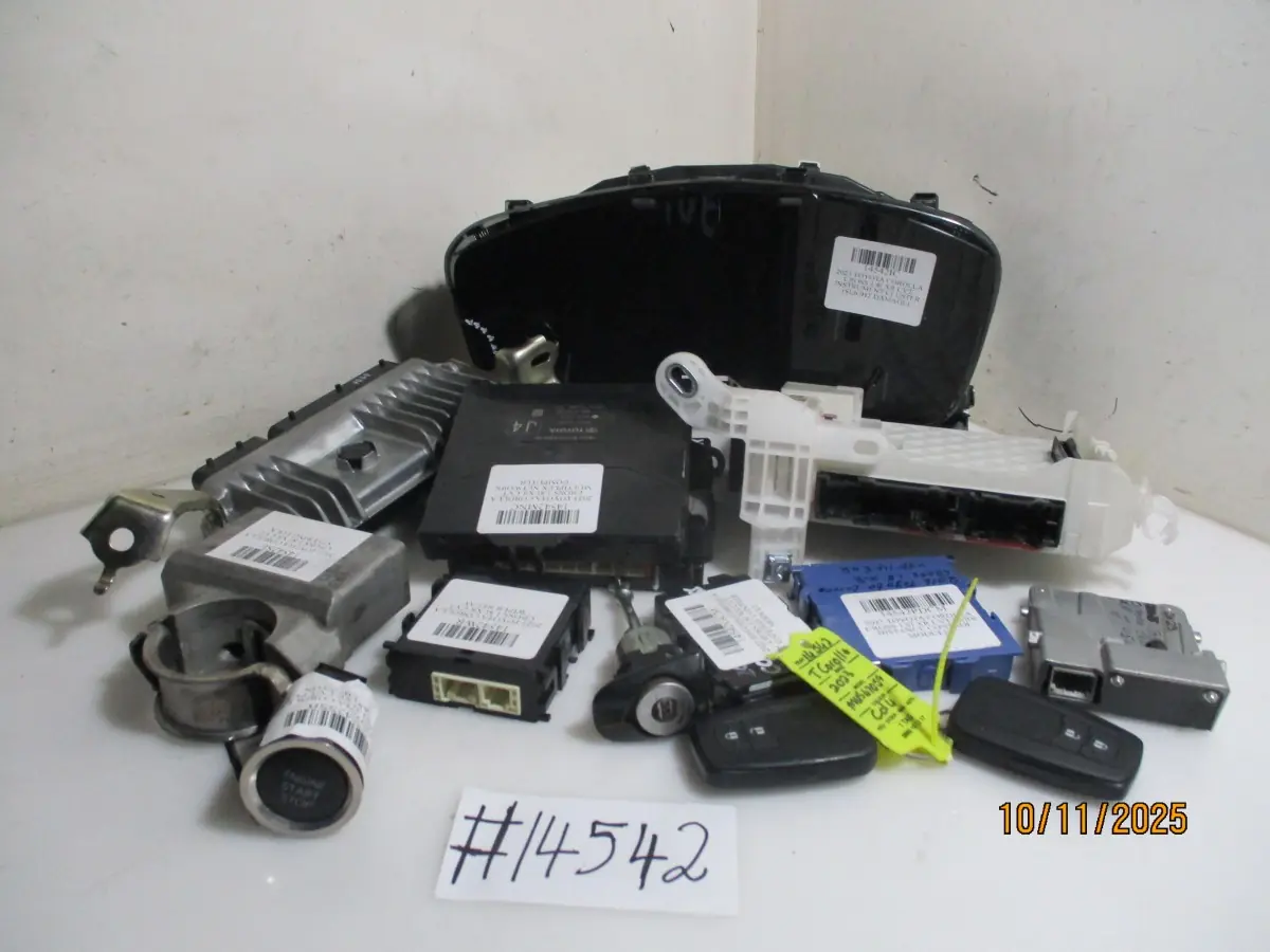 2023 TOYOTA COROLLA CROSS 1.8I XR CVT LOCKSET (89 608KM)