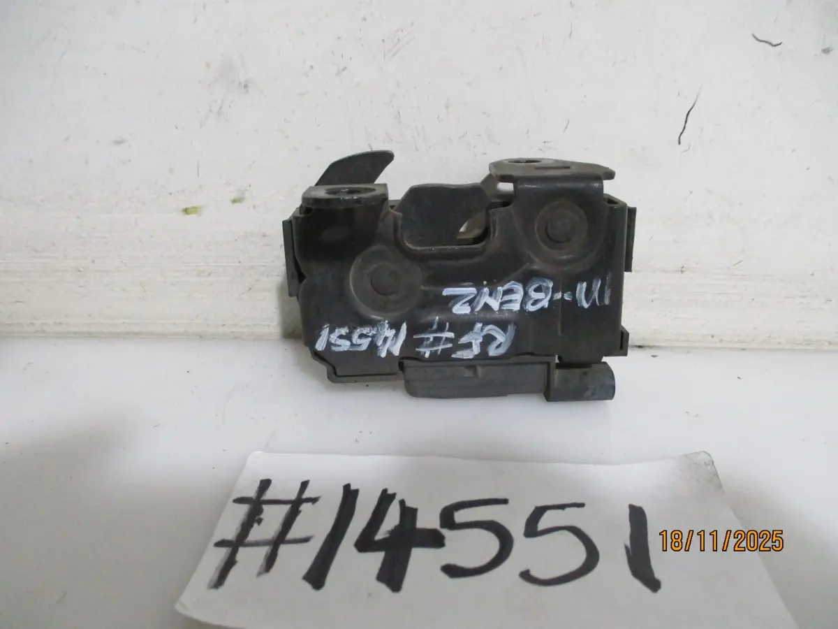 2009 MERCEDES-BENZ C180K W204 BLUEEFFICENCY A/T BONNET LOCK (EACH)