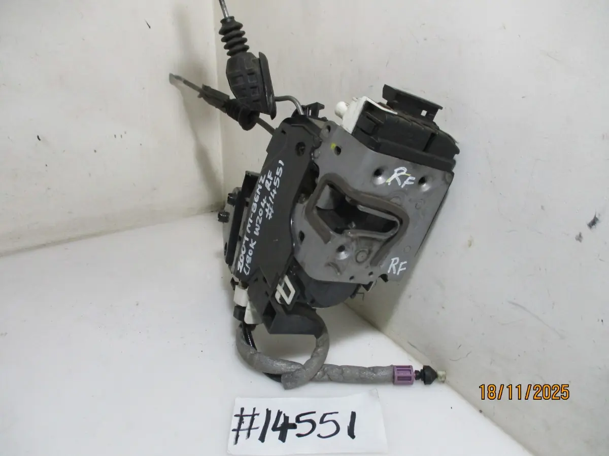 2009 MERCEDES-BENZ C180K W204 BLUEEFFICENCY A/T RF DOOR LOCK