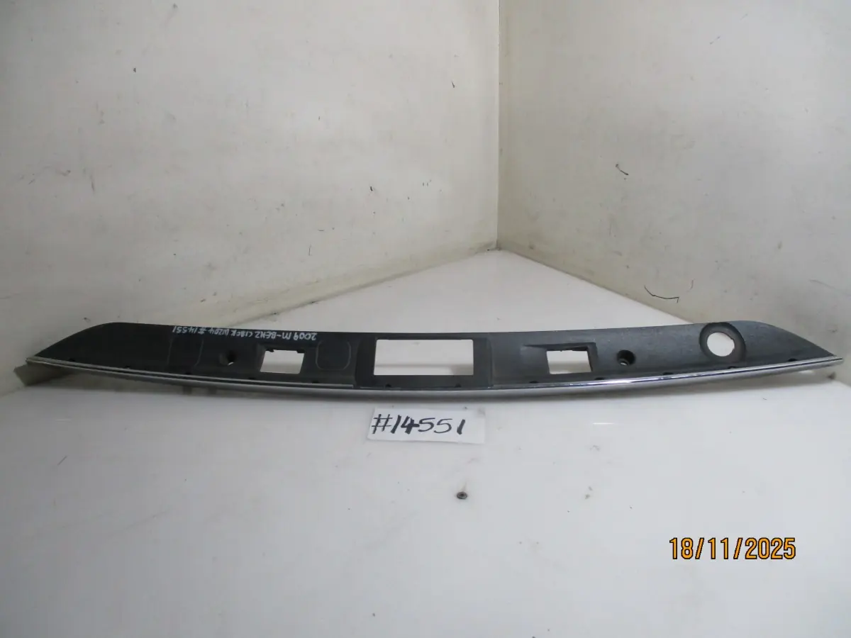 2009 MERCEDES-BENZ C180K W204 BLUEEFFICENCY A/T TAILDOOR PANEL