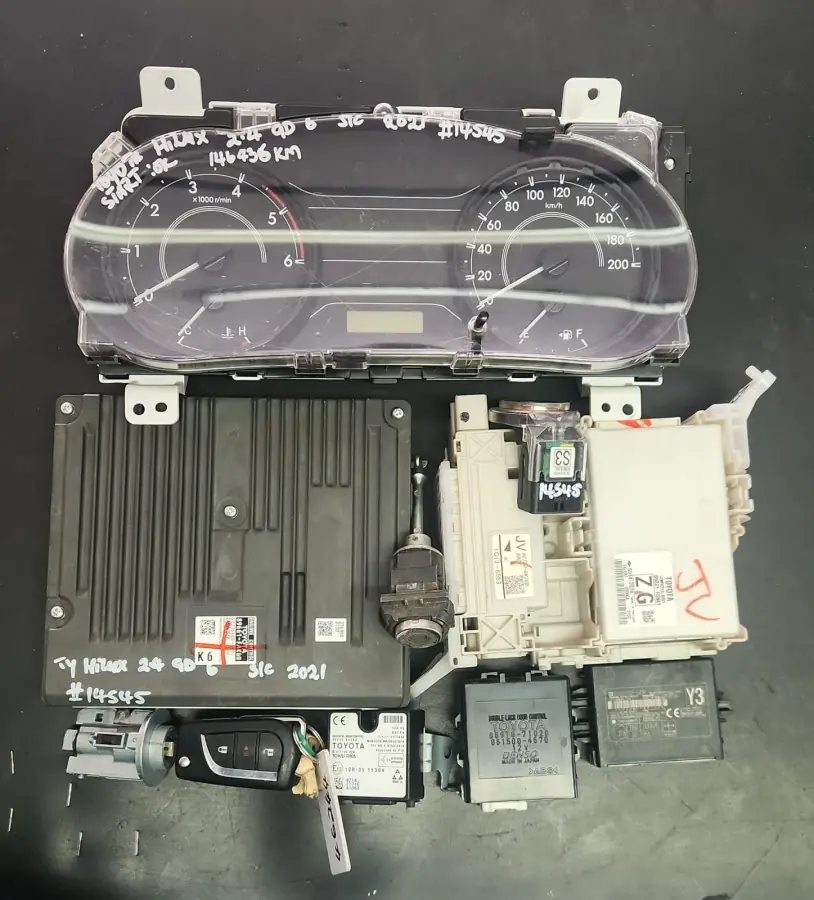 2022 TOYOTA HILUX 2.4 GD A/C S/C LOCKSET