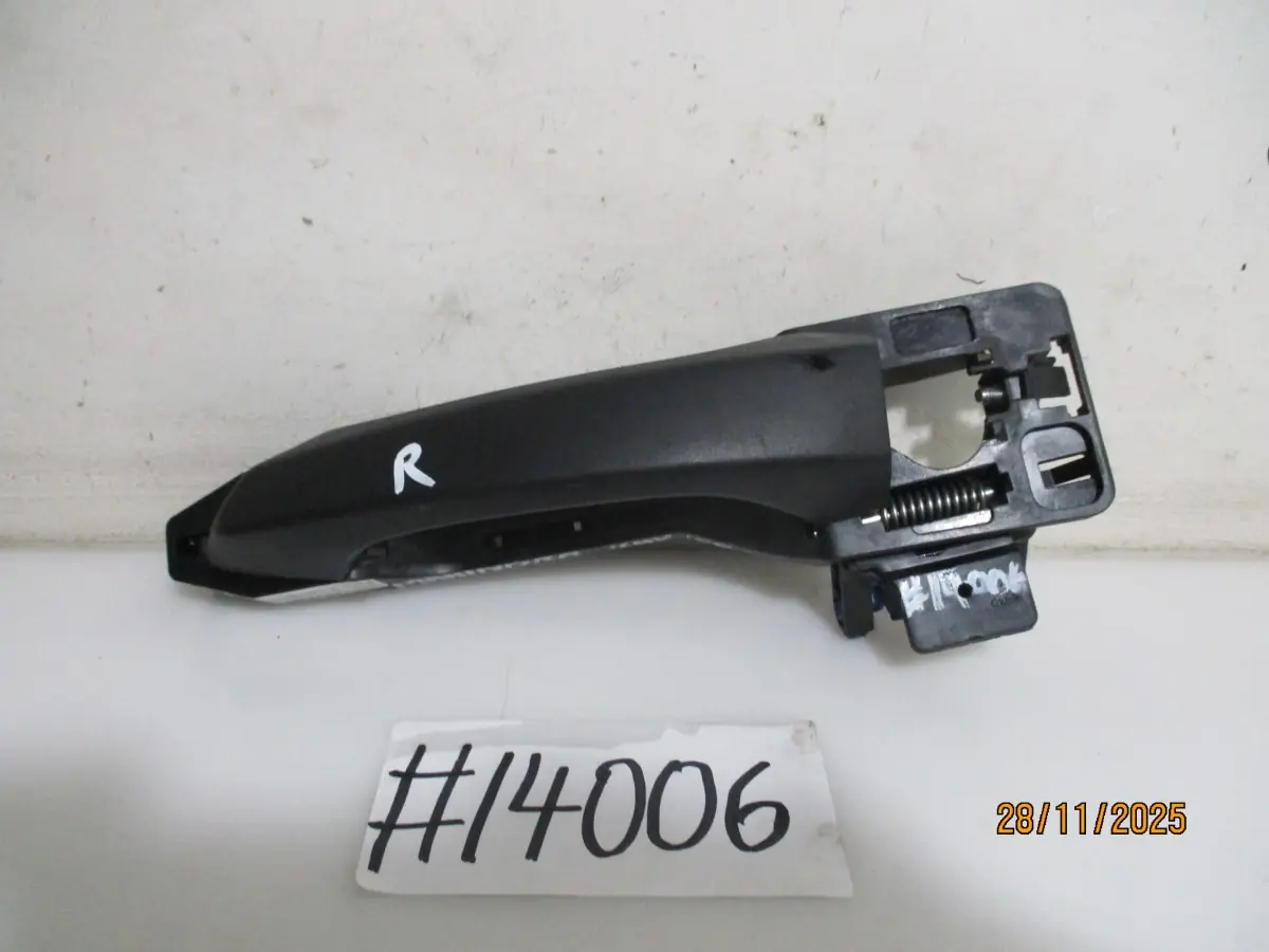 2022 MAHINDRA KUV100 1.2I K2+ DARE RF DOOR HANDLE