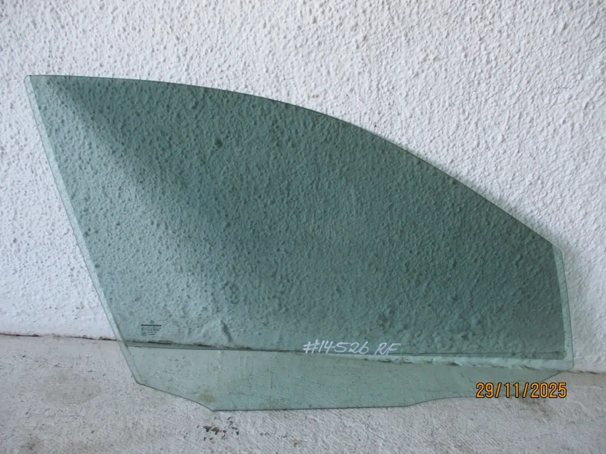 2013 MERCEDES-BENZ W204 C200 CDI RF DOOR GLASS