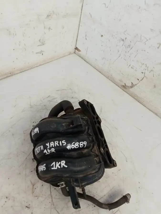 2008 TOYOTA YARIS 1.0I H/B 1KR INTAKE MANIFOLD