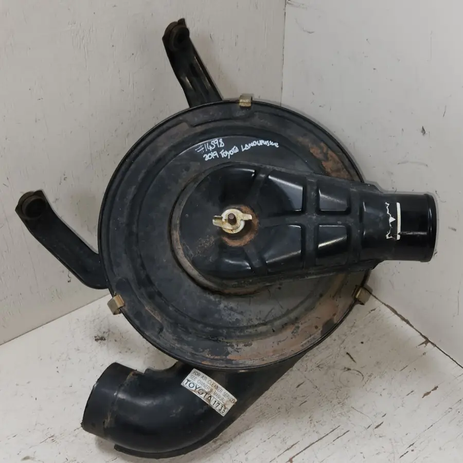 2012 TOYOTA LANDCRUISER SW 4.2D AIRCLEANER