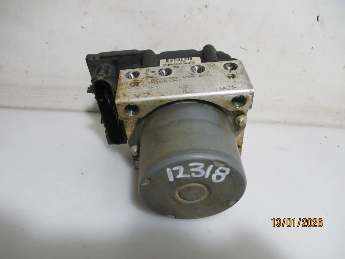 2010 NISSAN QASHQAI 1.6I ABS PUMP